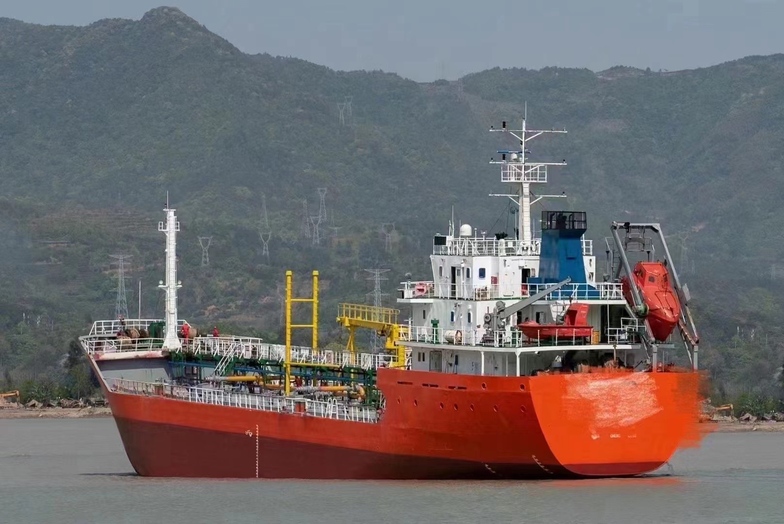 出售油船2006年装轻油7100吨