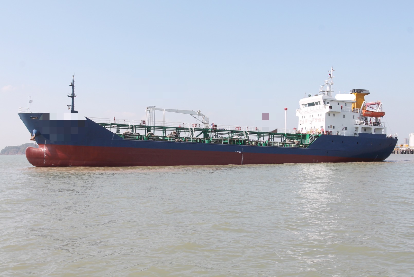 出售2004年江苏建造1800吨专业加油船