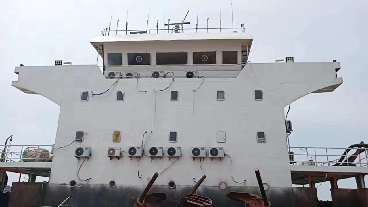 出售参考载货量5700吨甲板货船：  2018年江苏建造