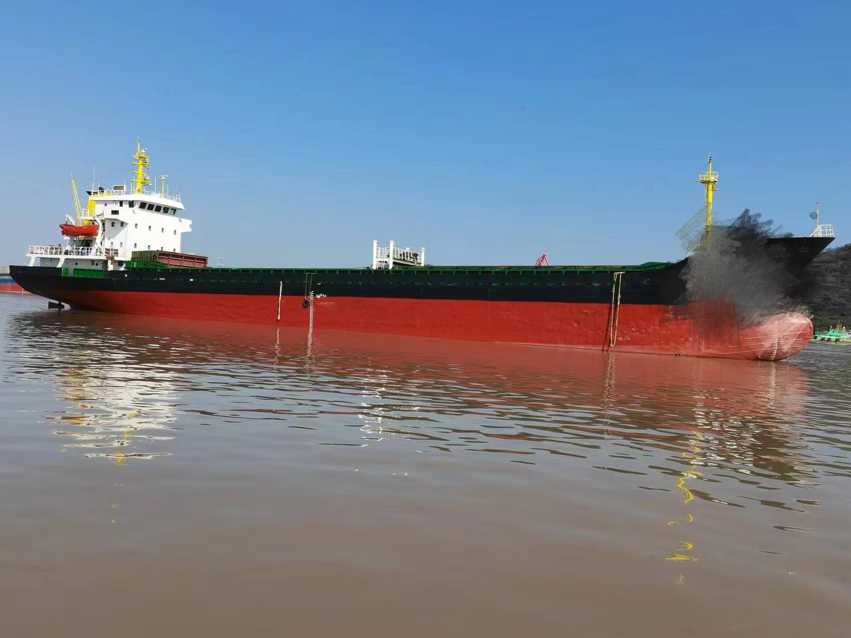 出售:【散货船】3300吨，2005年浙江造，编号：HY23051201