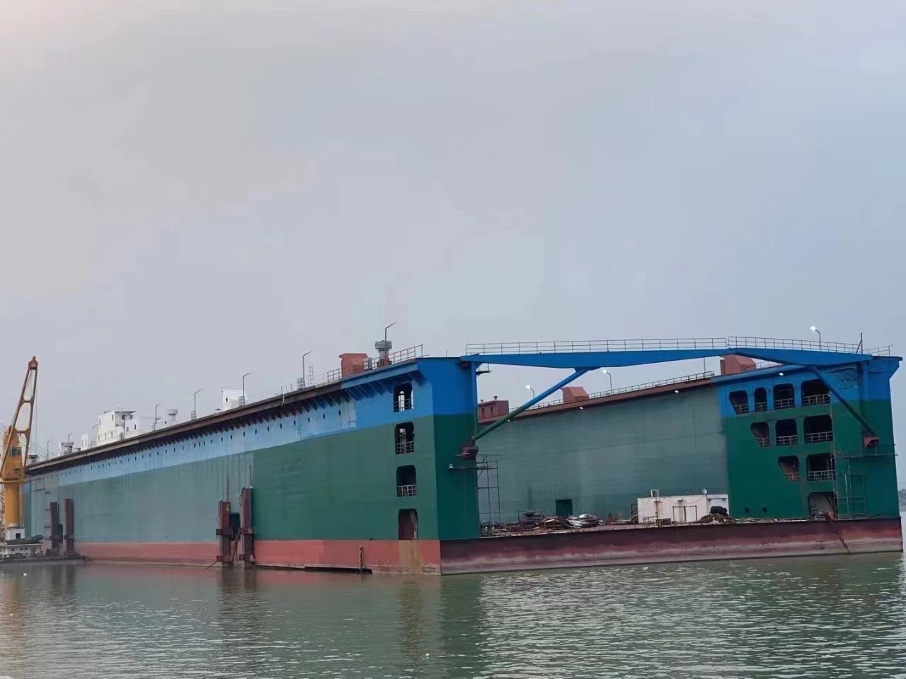 出售10万吨级浮船坞