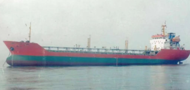 售2010年江苏造3700吨油船