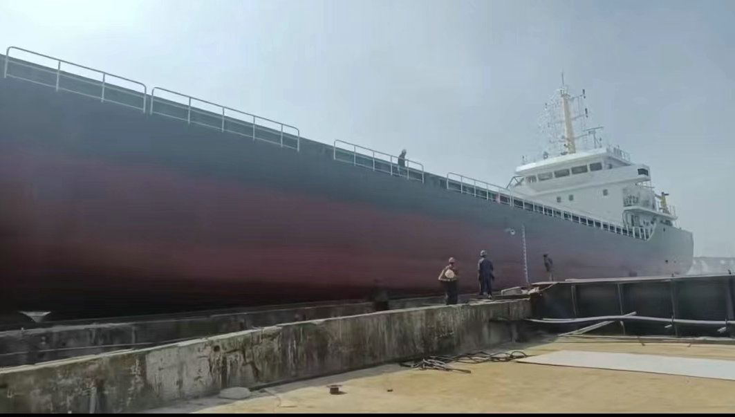 售：2023年沿海2570吨双壳开底运泥船