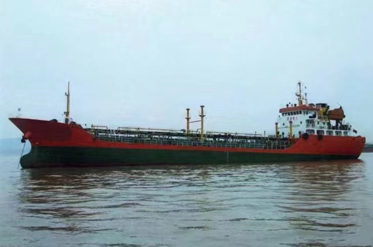 出售：3200吨油船（闪点<60’C） 双底双壳结构 2006年11月浙江温州建造