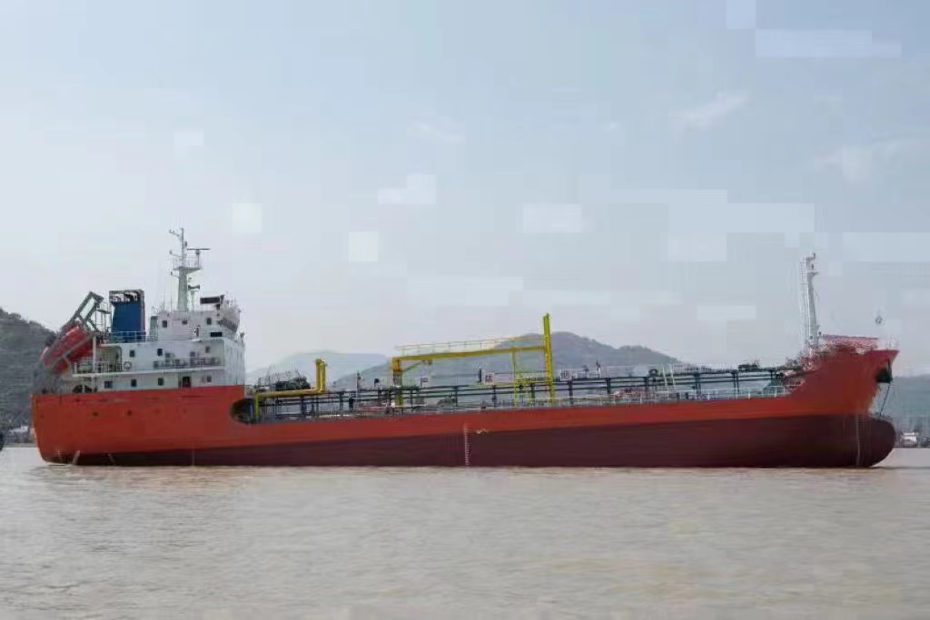 转让2013年7月台卅造3020吨原装双底双壳一级油船