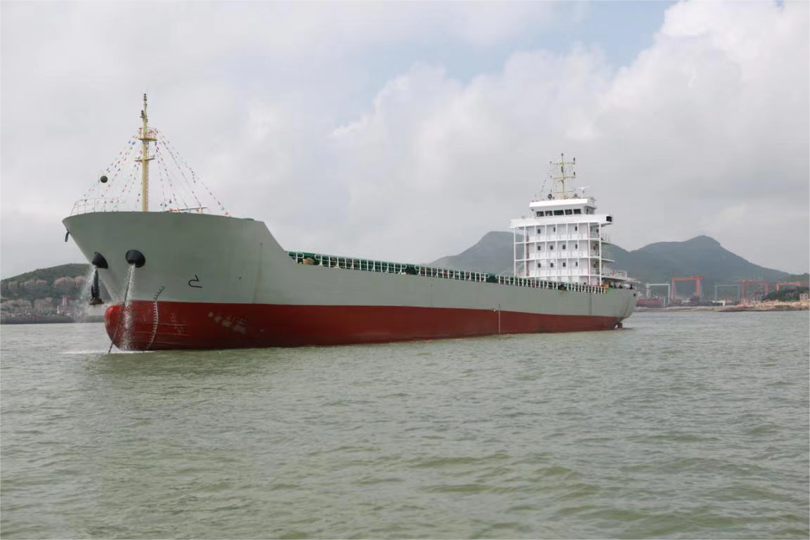 出售3626吨总箱位269个集装箱船（尾机型/艏驾驶)(敞口集装箱