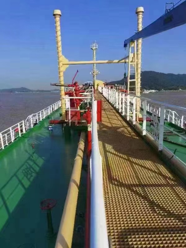 出售2011年4200吨油船，带运力2180w不带运力价可协商