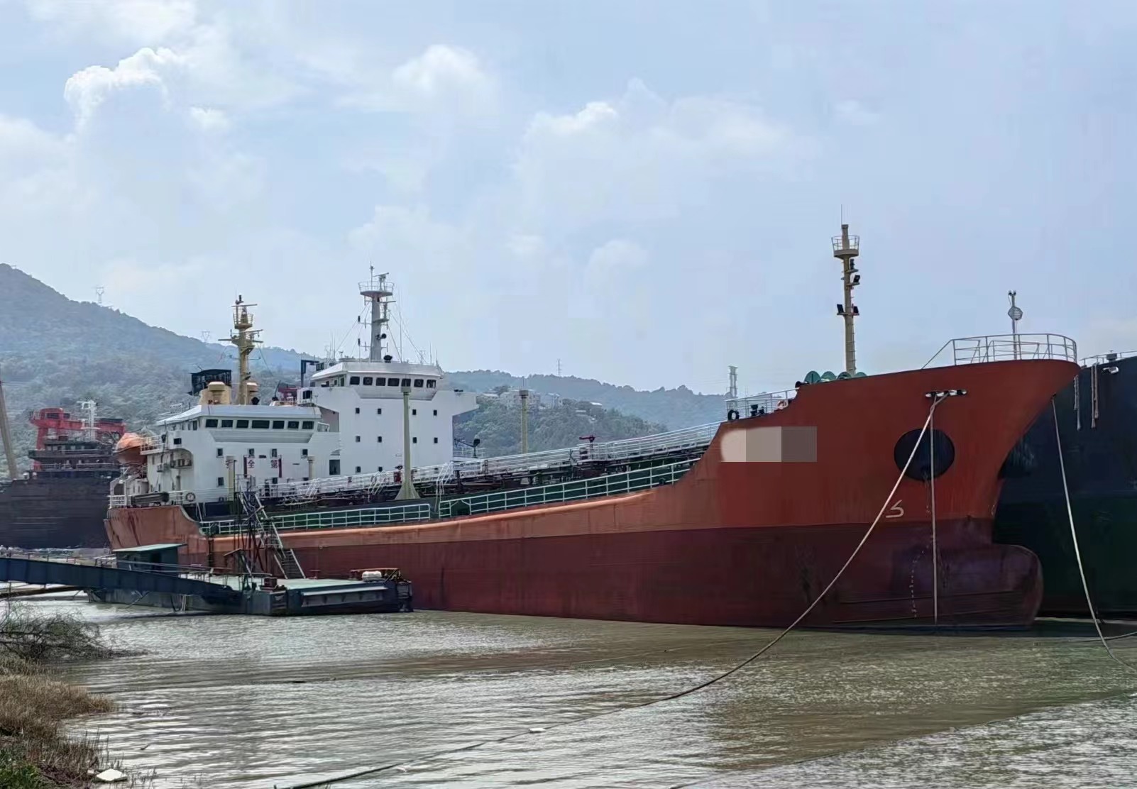 出售：4800吨双底双壳油船 2001年建造，2014年改建