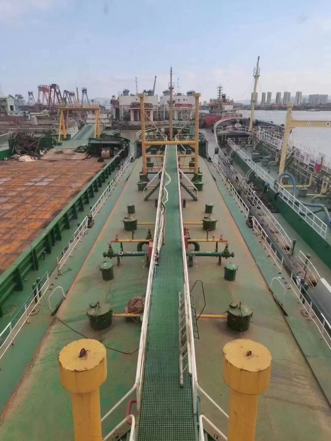 出售：2500吨双底双壳油船 2005年12月浙江临海建造