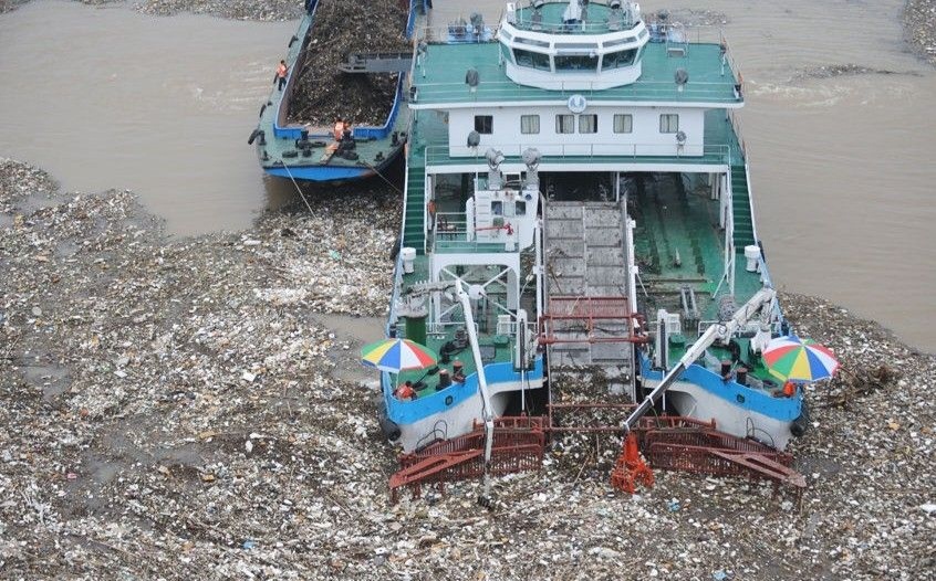 沿海水上清漂船，水上垃圾打捞船