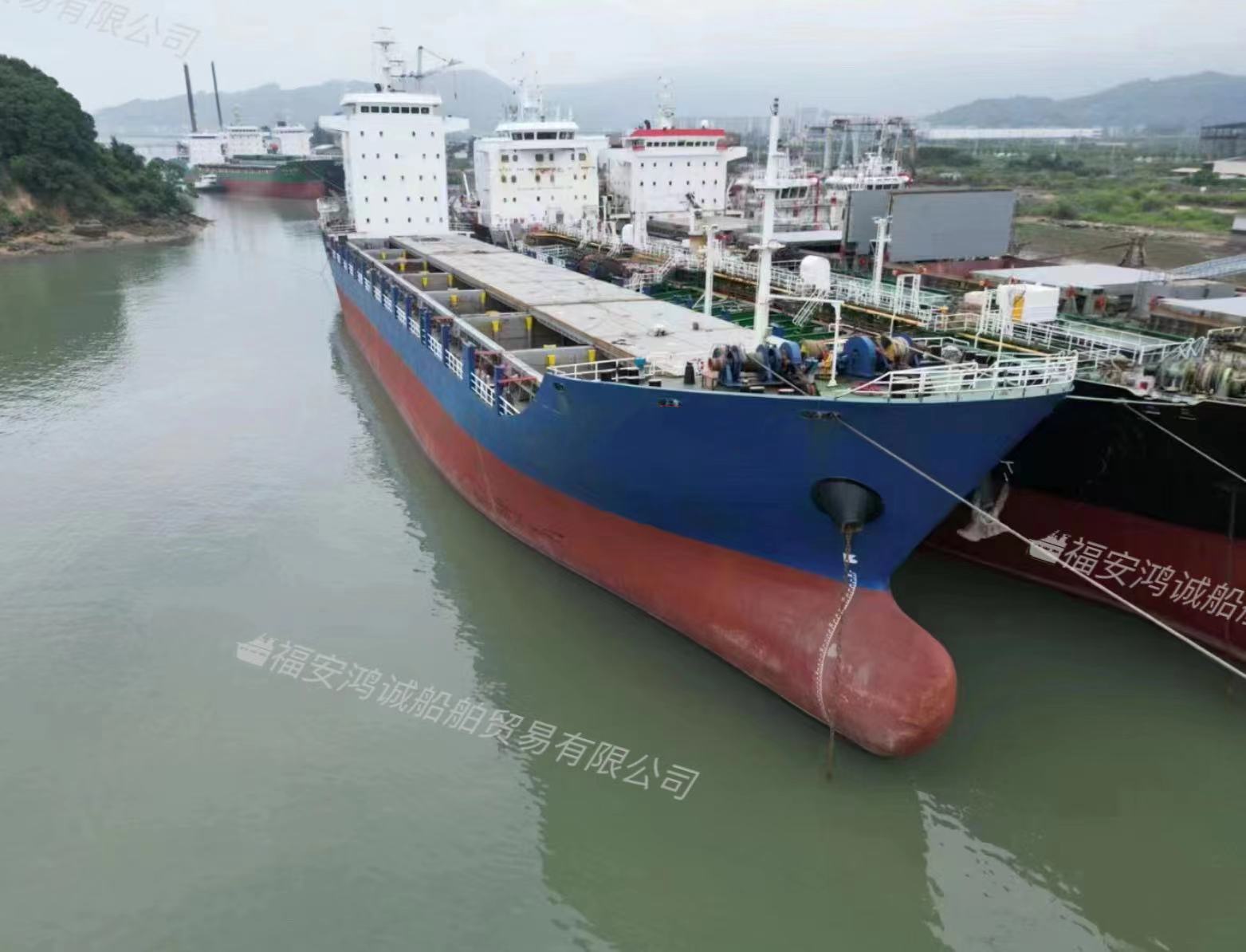 出售：11500吨双壳集装箱船  装载713TEU 2006年  