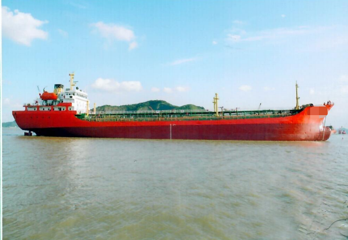  转：2004-7100吨  油船 双底双壳