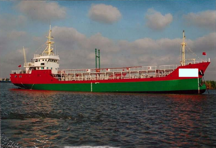 转：2012- 1000吨 油船 双底双壳