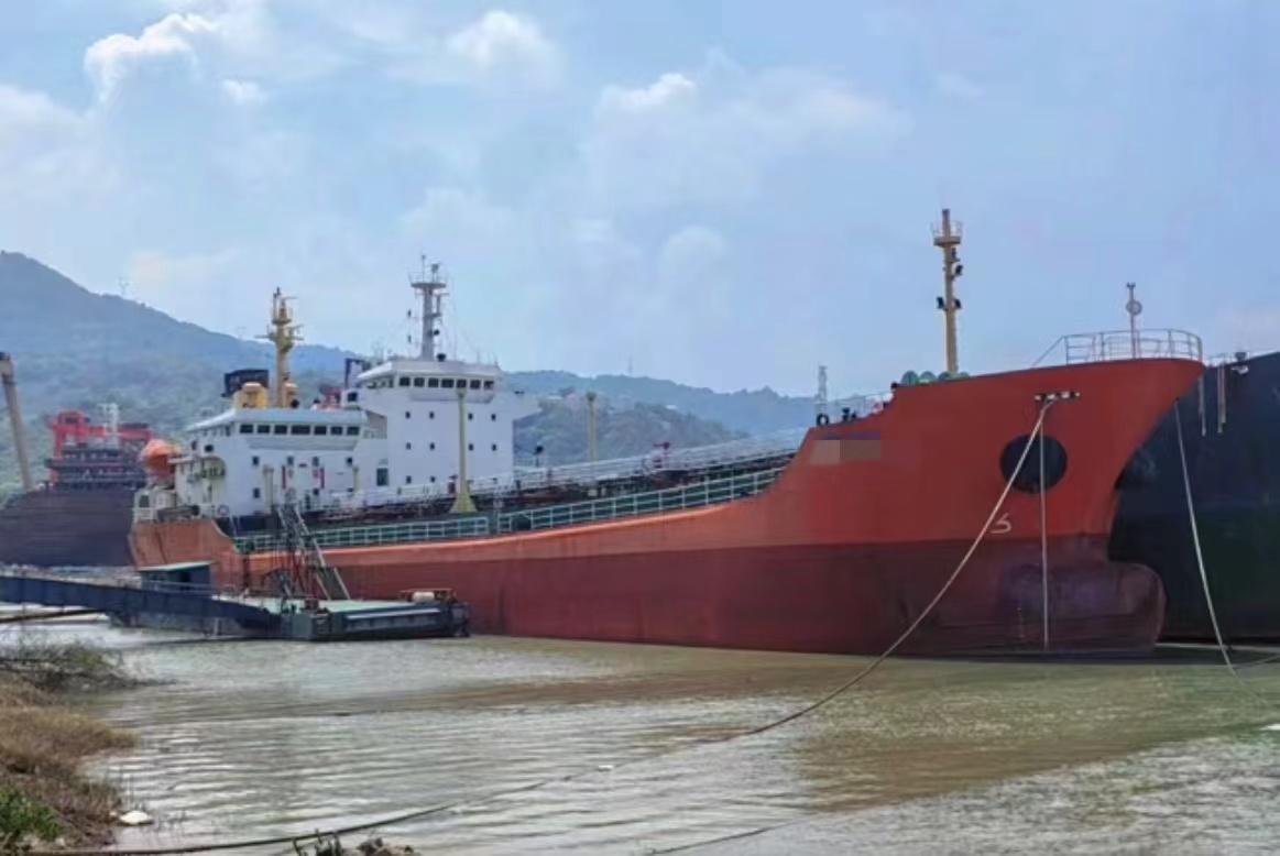 出售2001年近海4800吨双底双壳油船