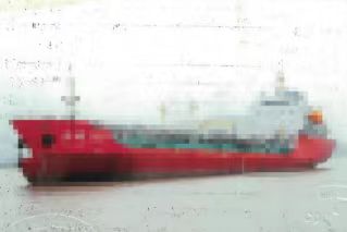 3700吨油船