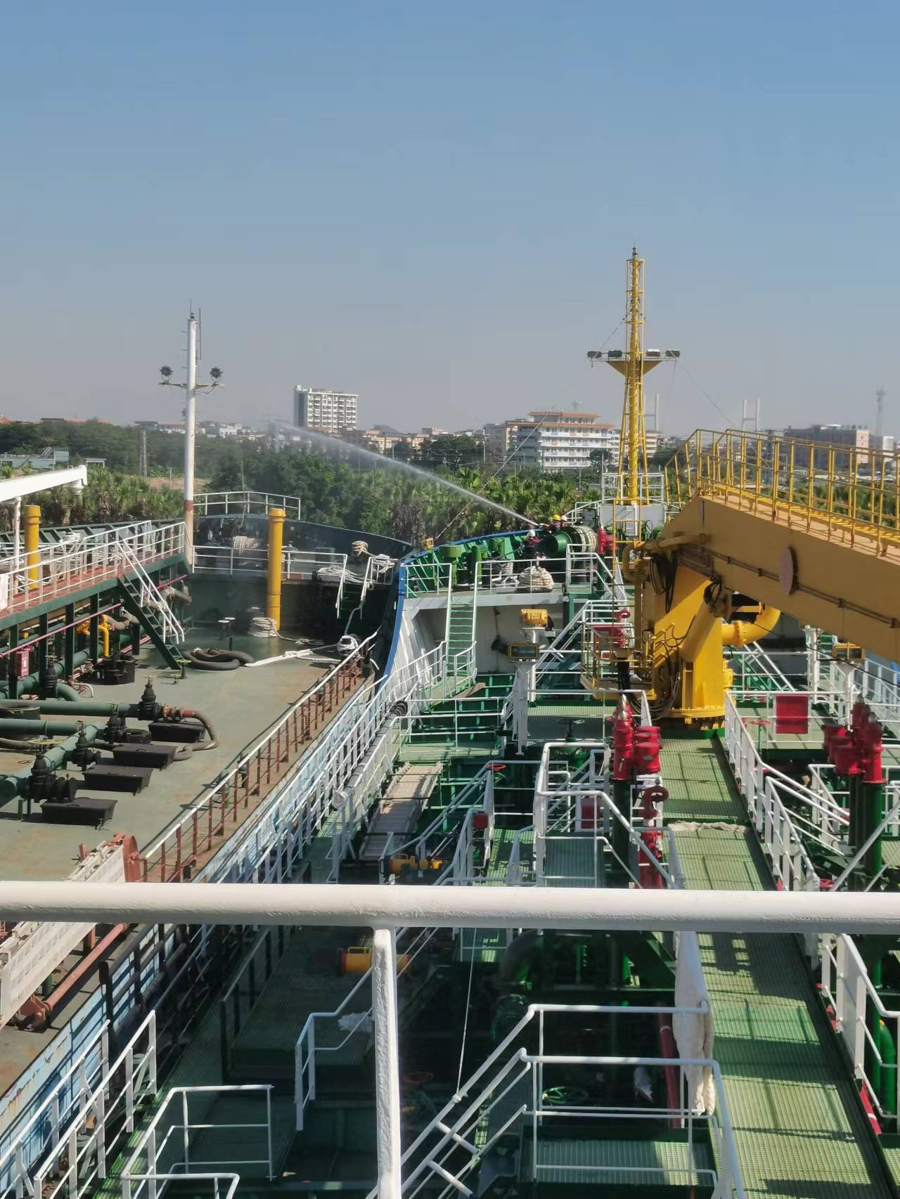 4300吨     油船 