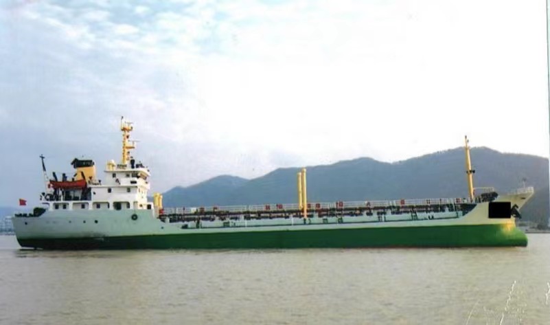 出售2400吨双壳一级油船 船舶类型：油船（闪点≤60℃） 建造完工：2006年1月