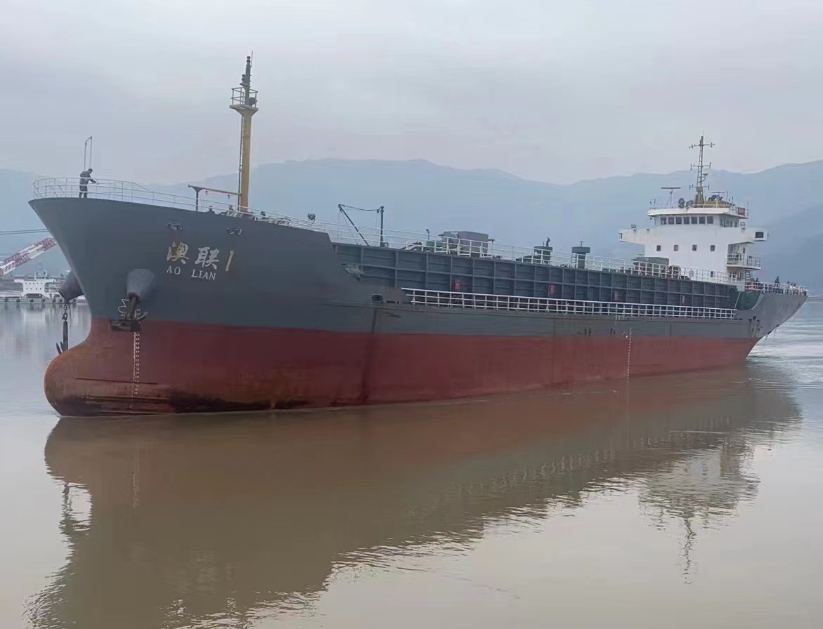 3860吨运散装水泥船