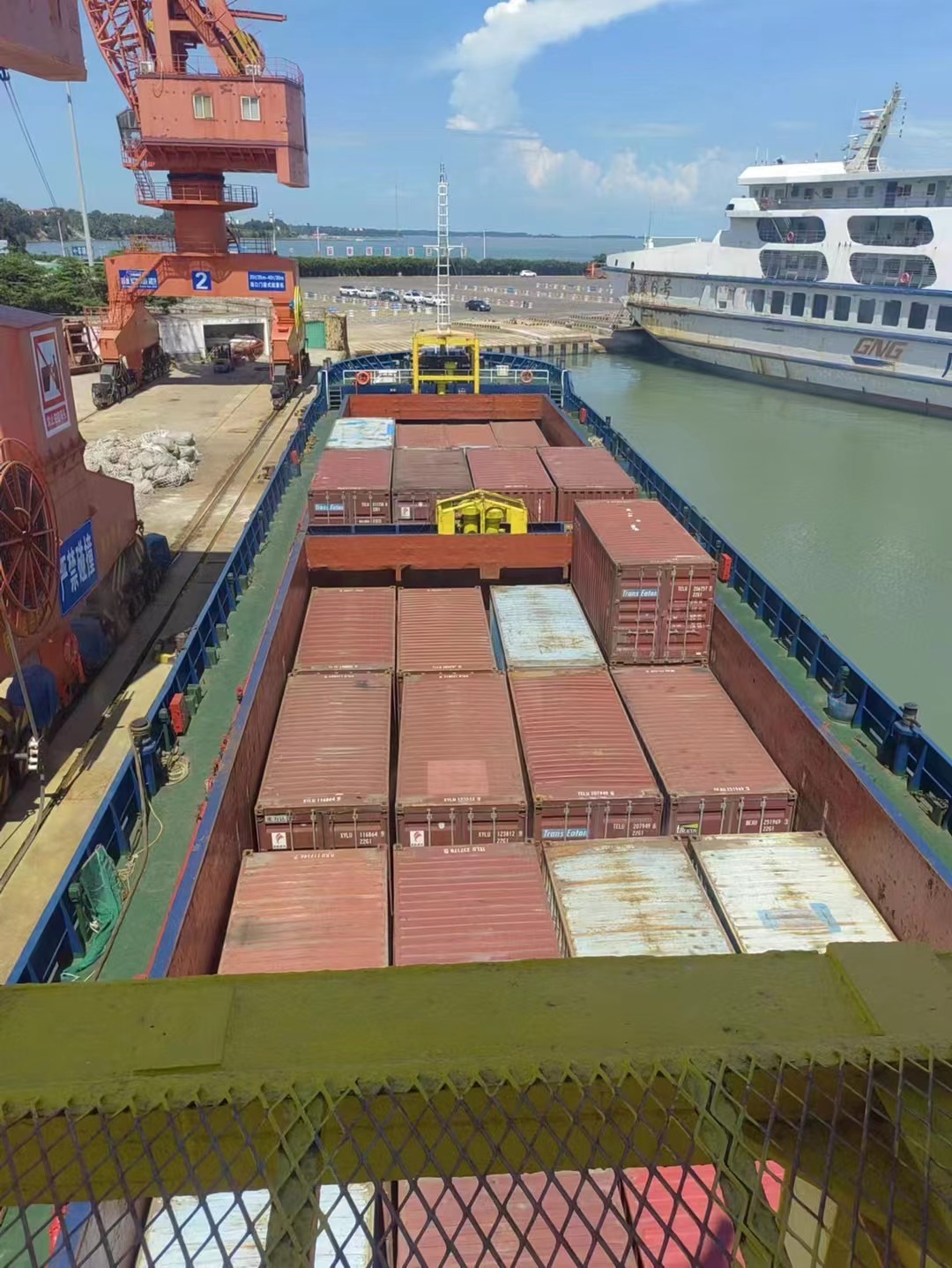 低价出售2710吨集装箱船 2017年建造/