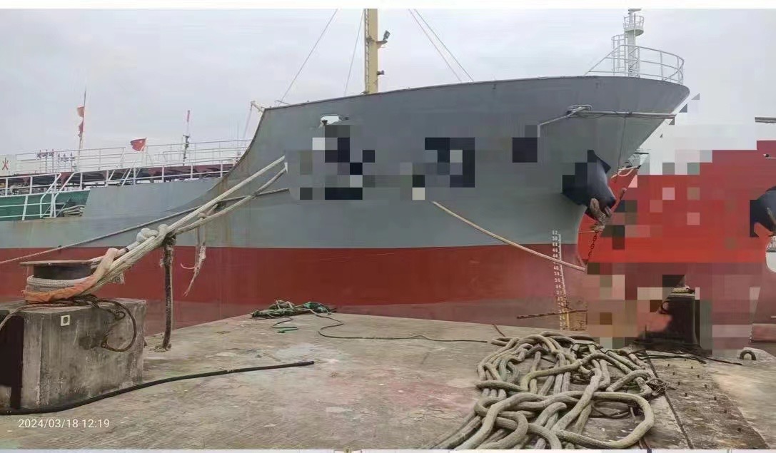 出售2400吨双壳一级油船带加温