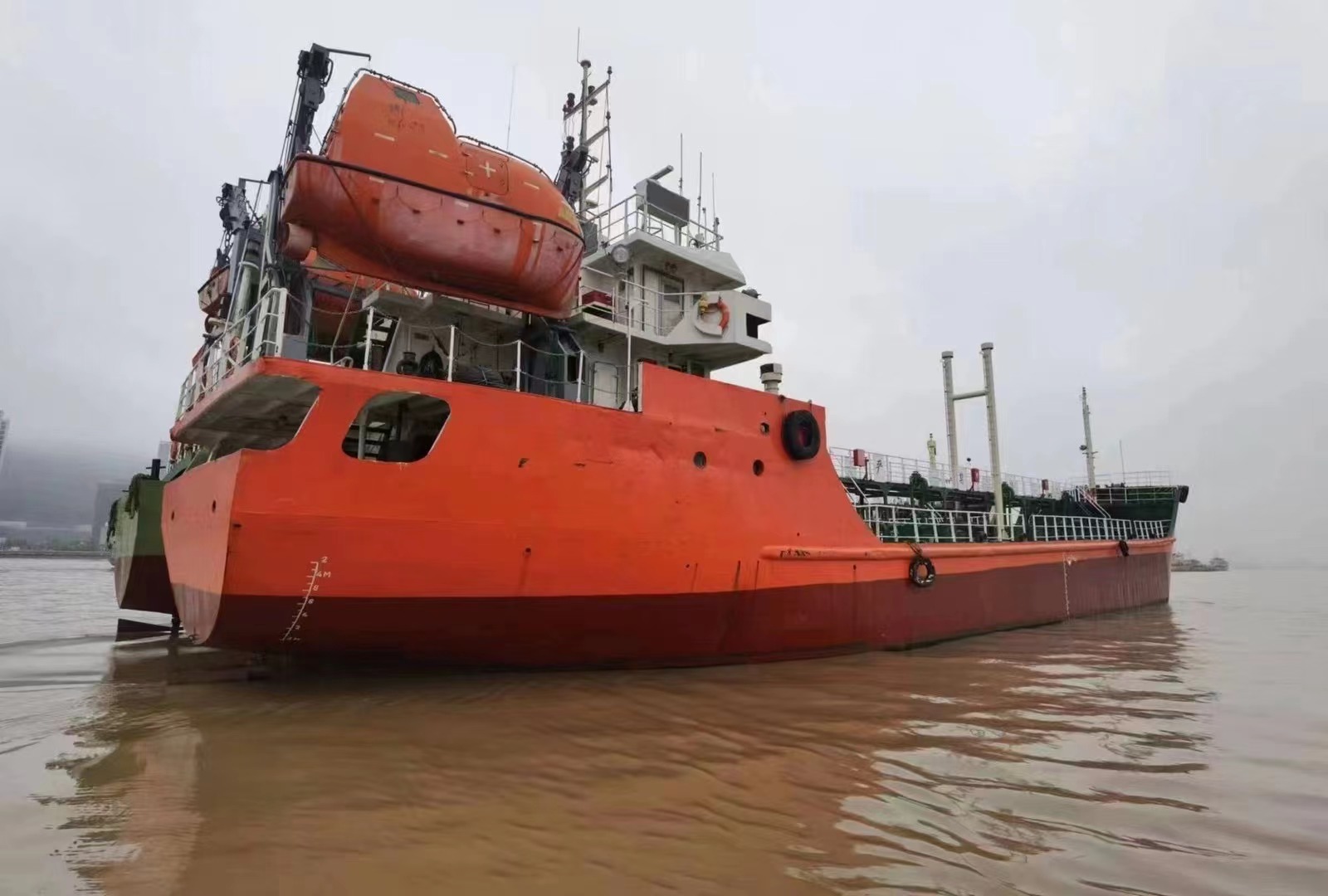 出售：2010年CCS检验双底单壳1000吨一级油船 （不带运力、适合外贸出口）