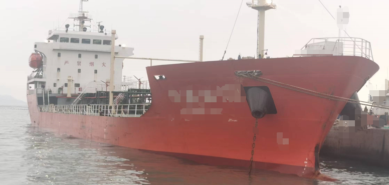 出售5200吨 油船
