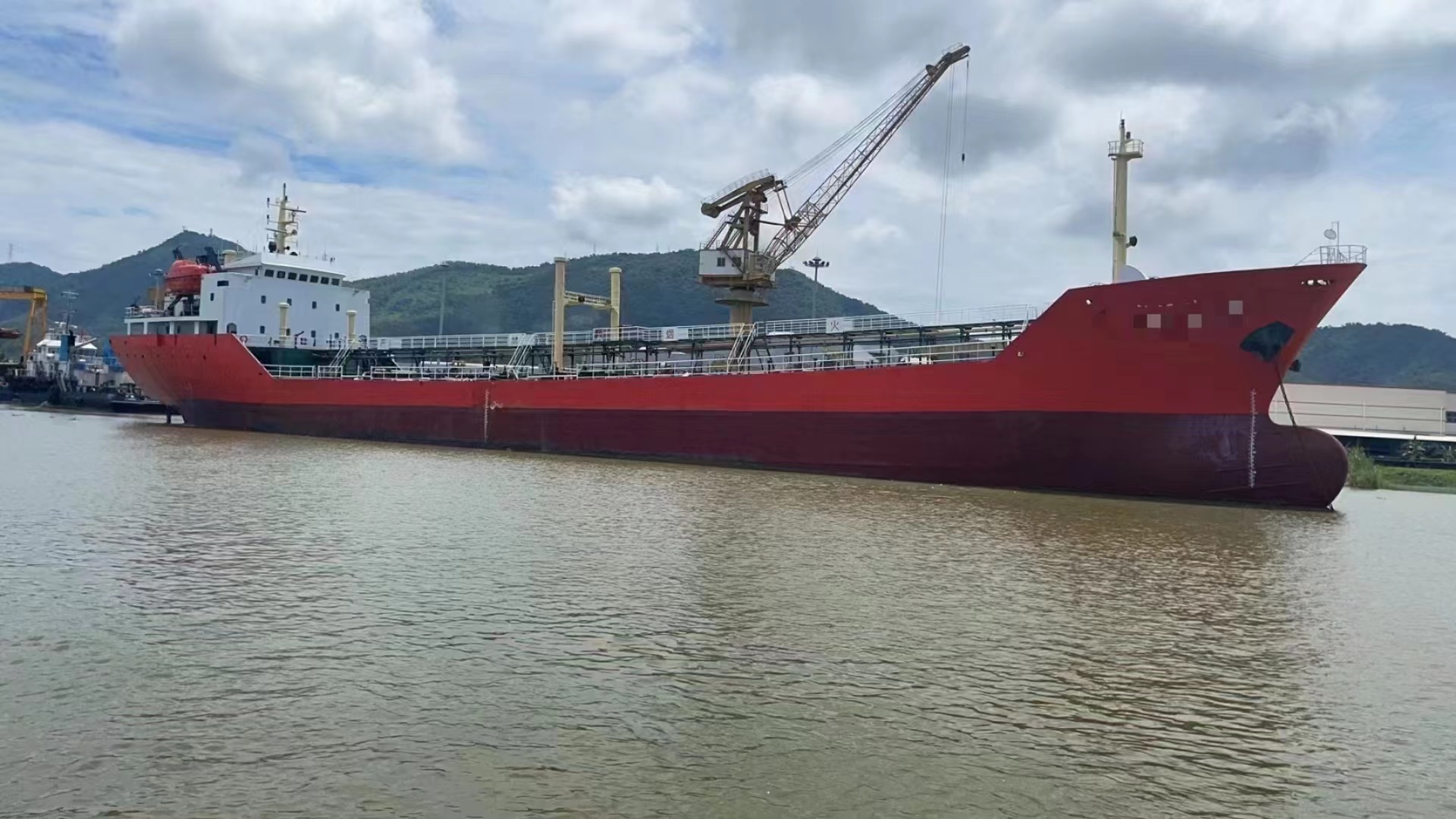 出售：4500吨双底双壳油船 2003年中国造 Sale: 4,500 tons CCS double-hull first-class tanker in 2003.