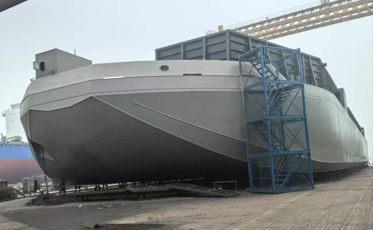 出售：10000T无动力驳船 BV船级 sell10,000 tons of unpowered  barge, 94.50mx27.45mx6.10mx4.80m/BV inspection。