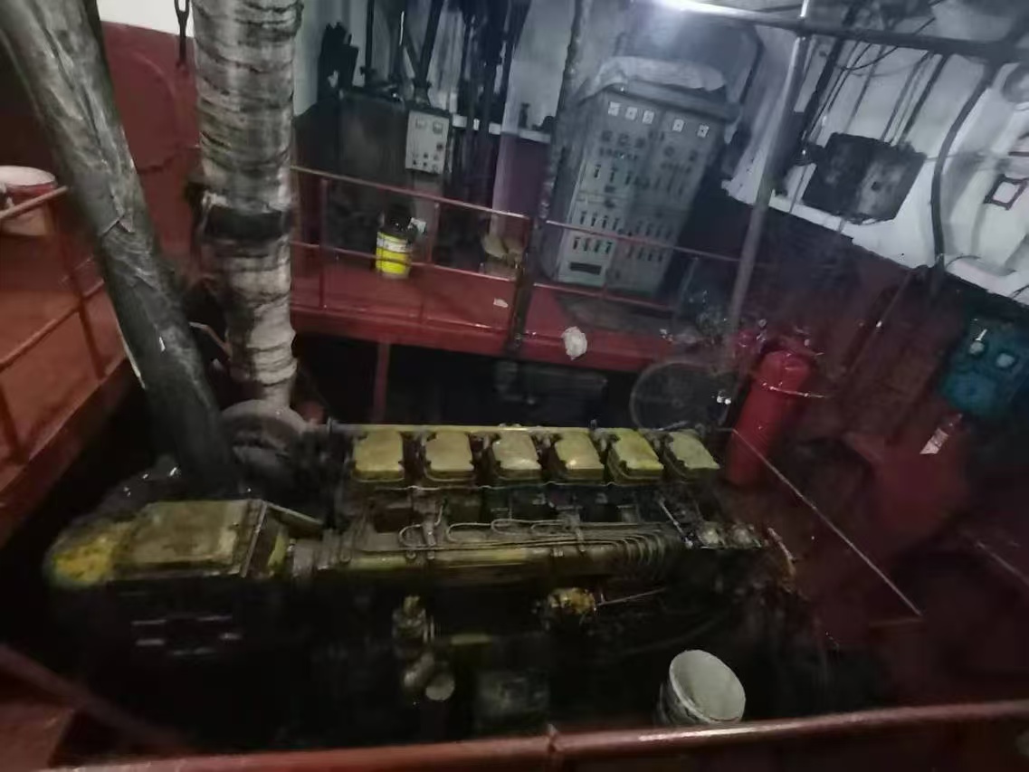 低价出售07年1100吨货船