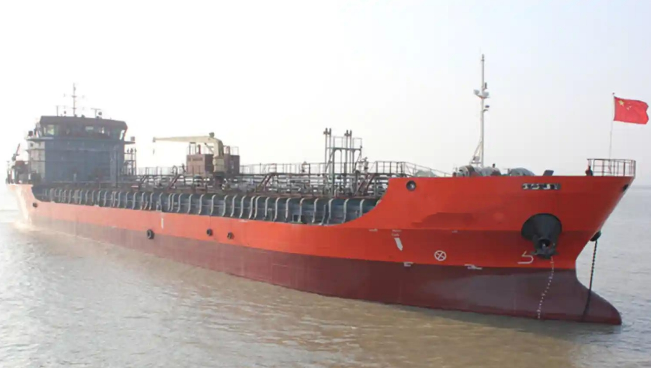6610吨油船