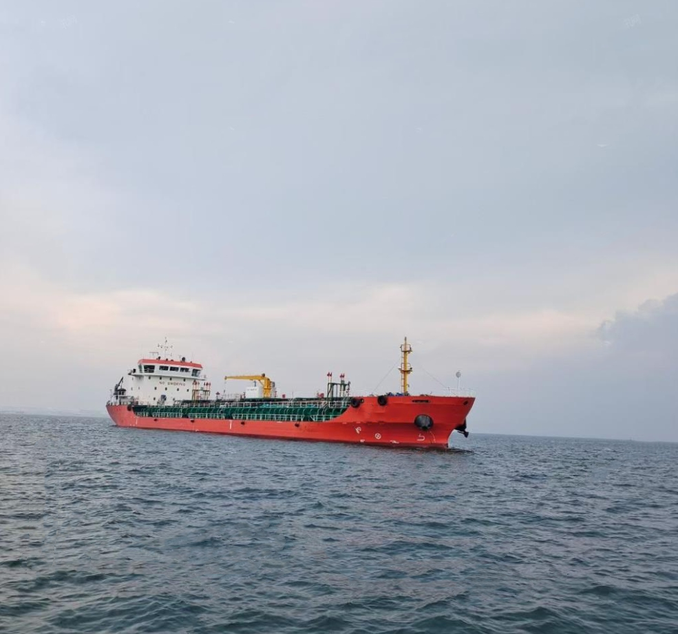 6610吨油船