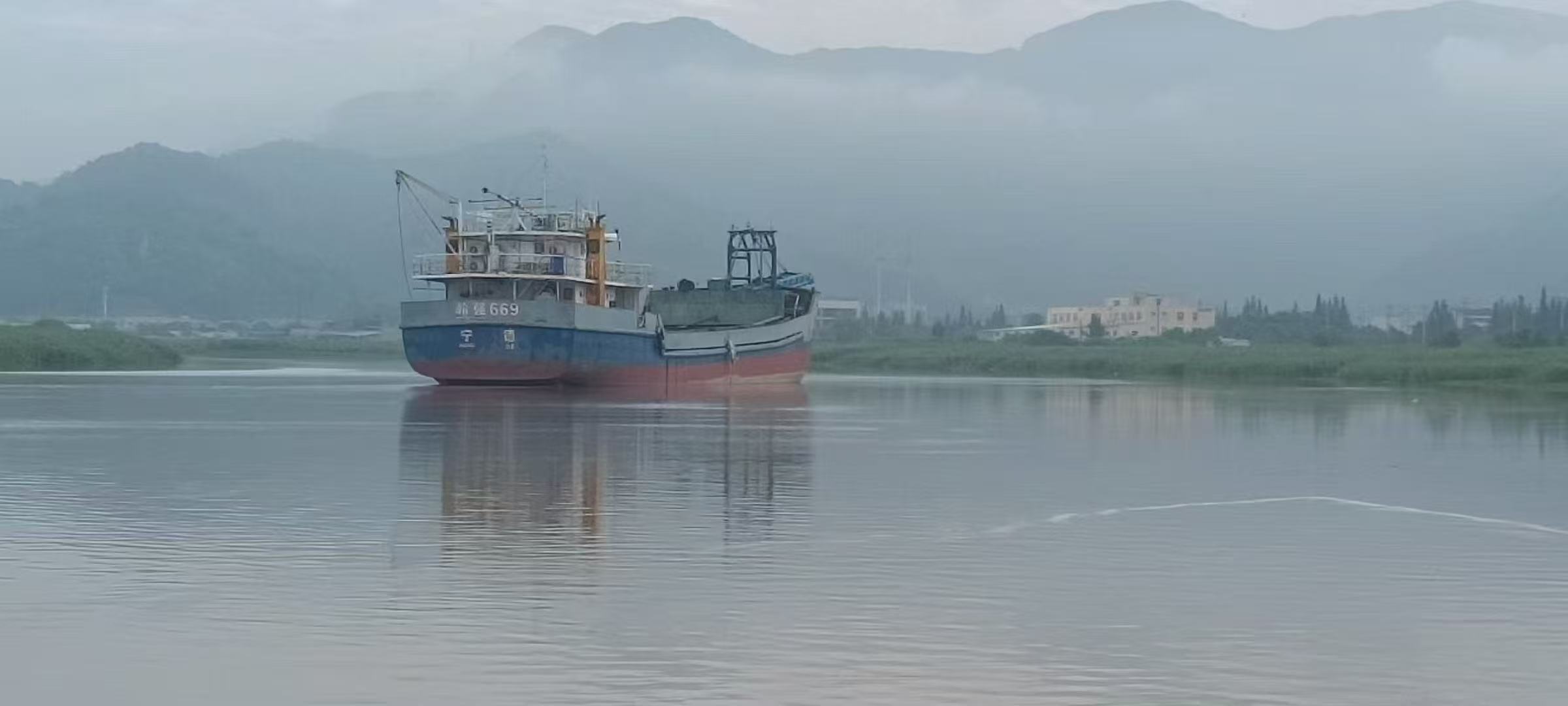 出售:2021年1000吨沿海自卸砂船