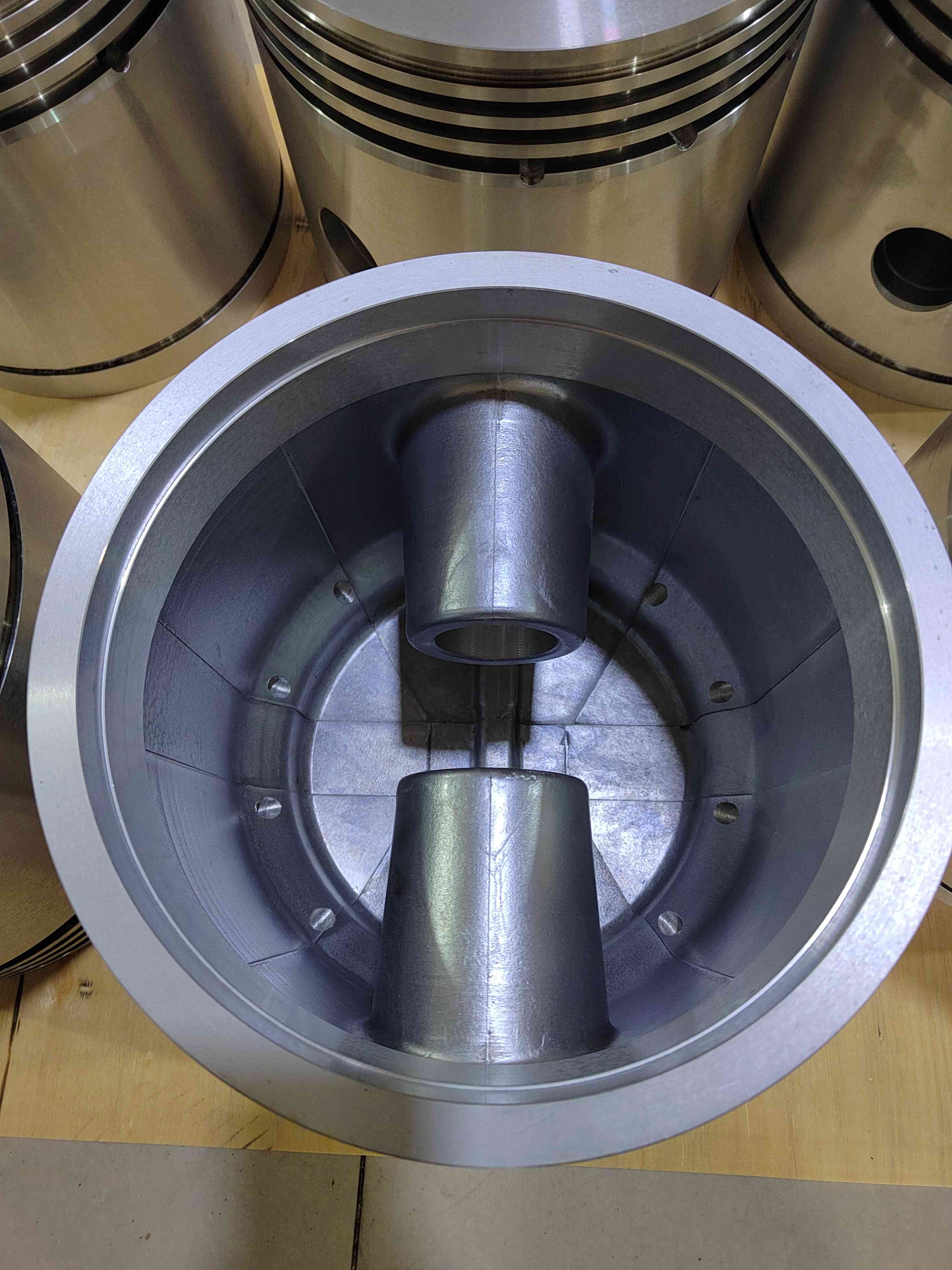 供SPERRE(斯贝利)HV2/285、HV2/300A活塞,连杆,缸套等备件