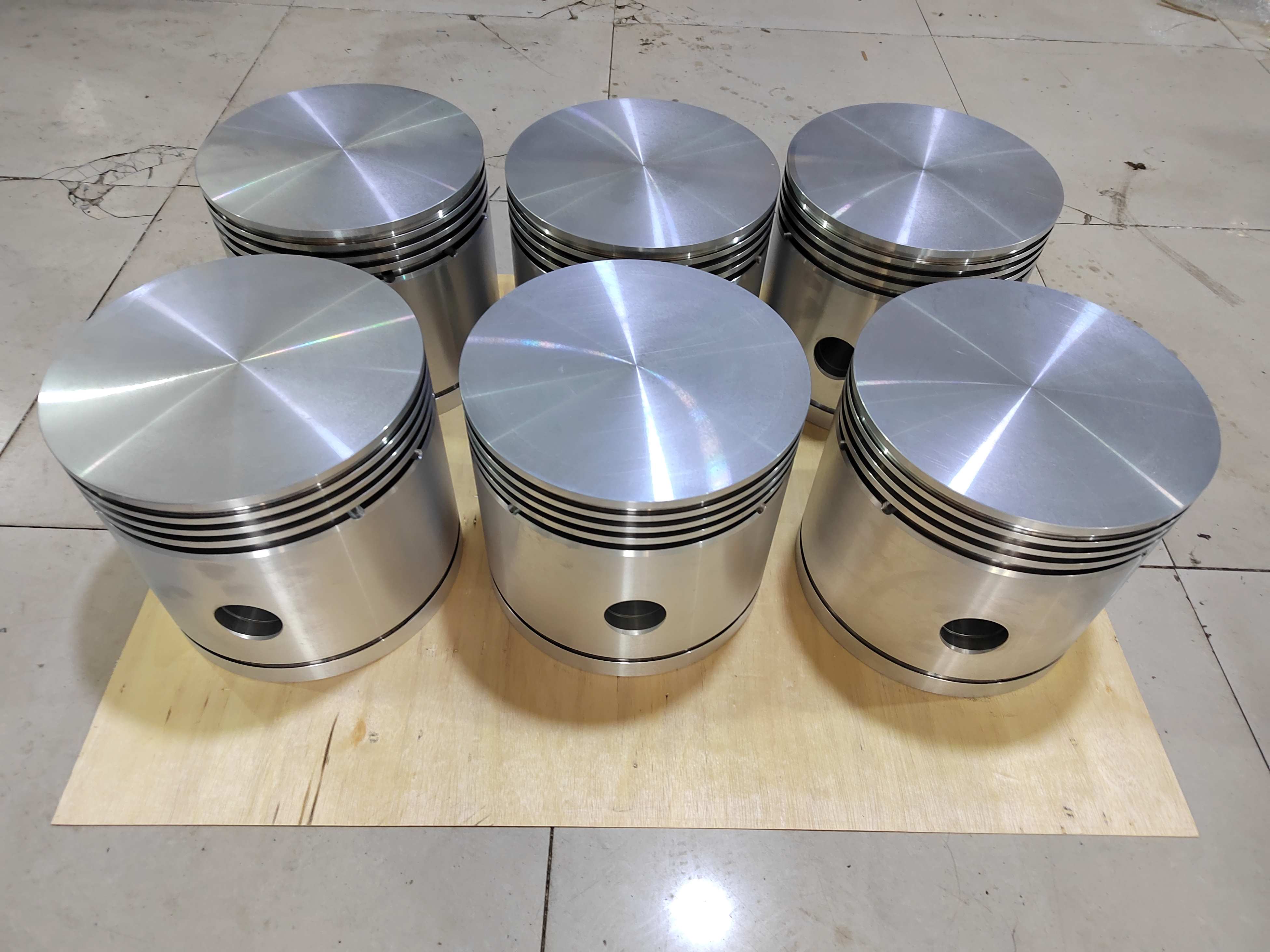 供SPERRE(斯贝利)HV2/285、HV2/300A活塞,连杆,缸套等备件