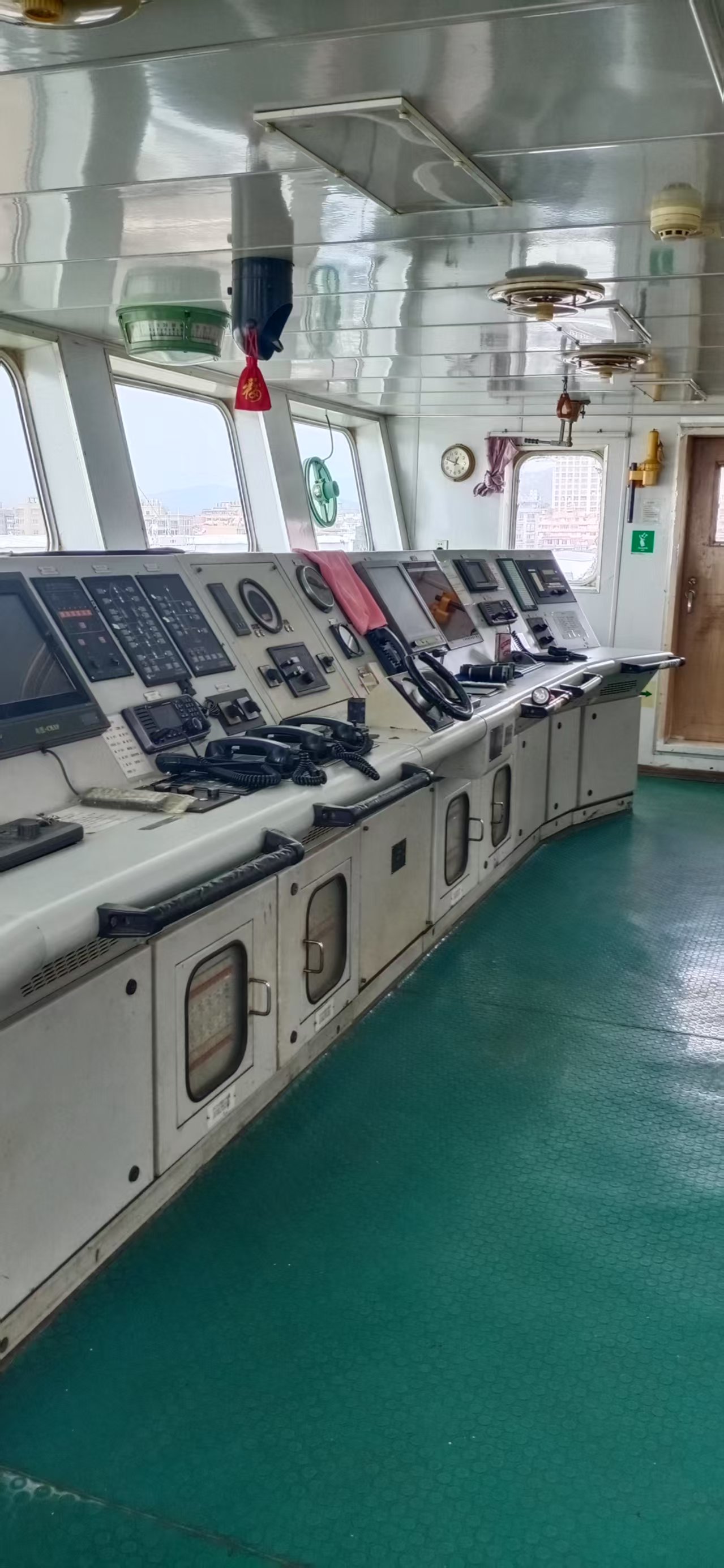 出售一个油轮公司 带2条油船（第一条：5600T. 第二条4500T}