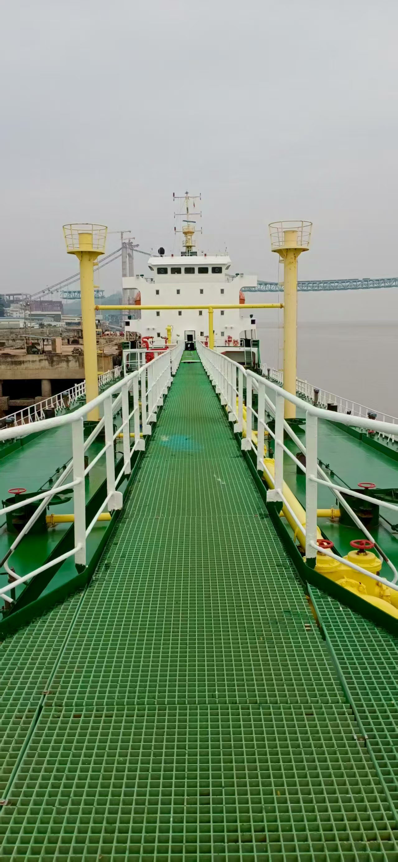 出售一个油轮公司 带2条油船（第一条：5600T. 第二条4500T}