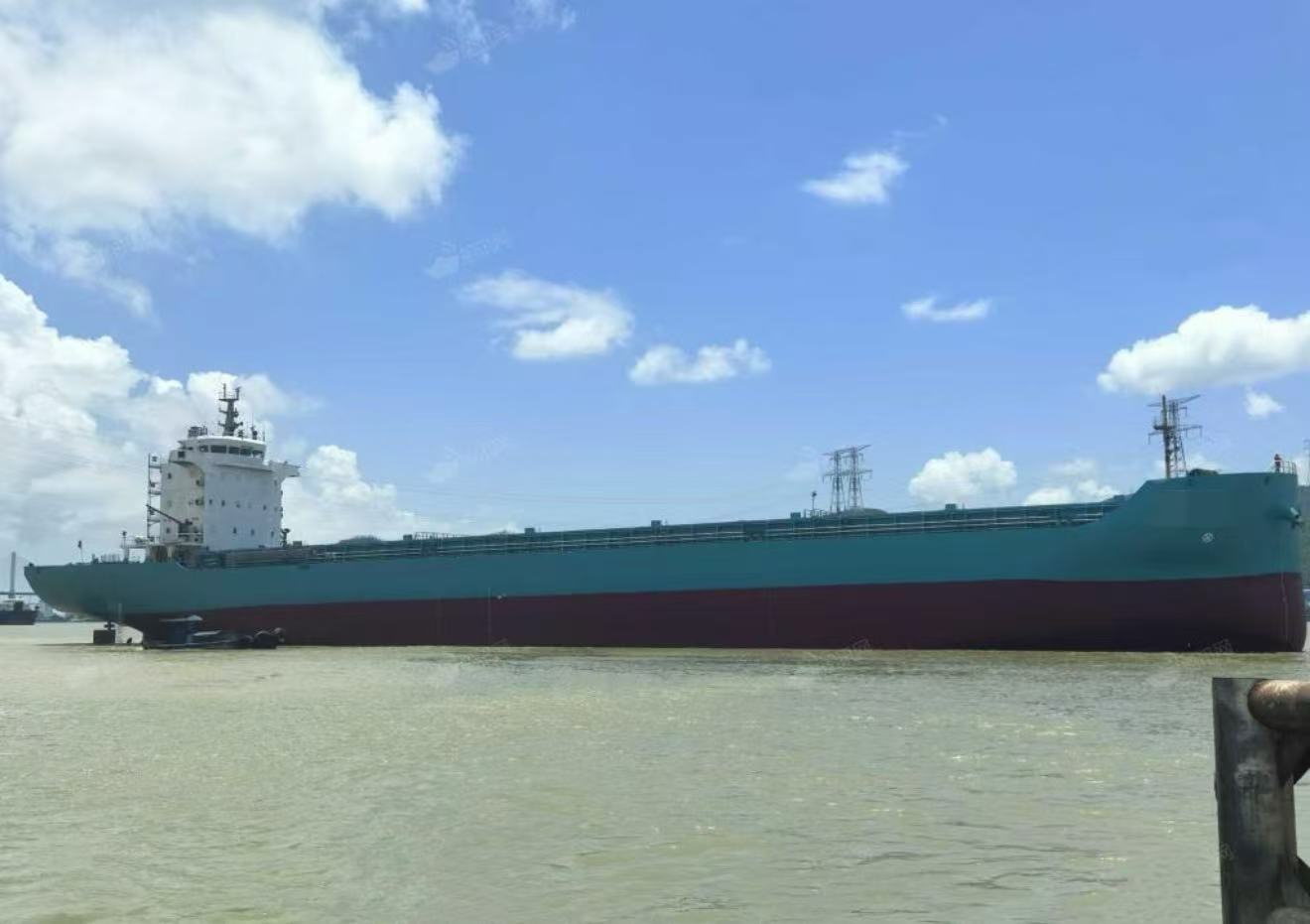 出售:11613吨双壳集装箱船 装载集装箱:700TEU 建造年份:2022年5月