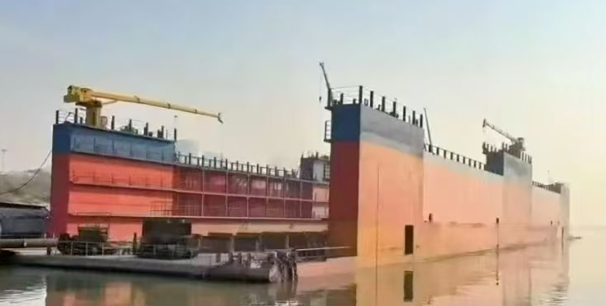 售10000吨浮船坞