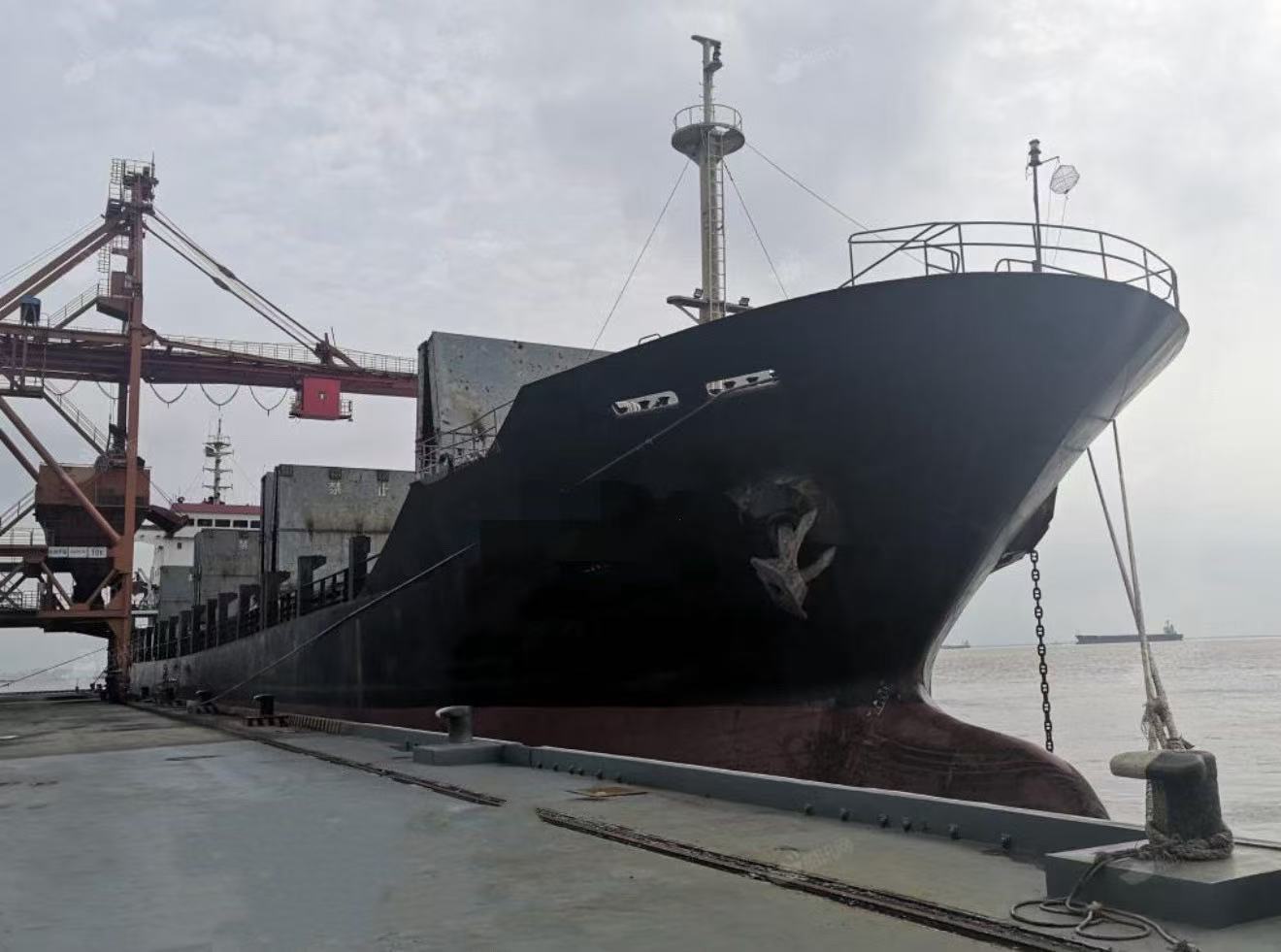出售:10500吨集散两用船 装载集装箱:475TEU 建造年份:2005年