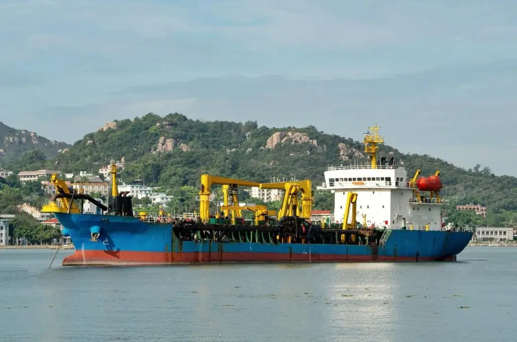 转让7000方耙吸船