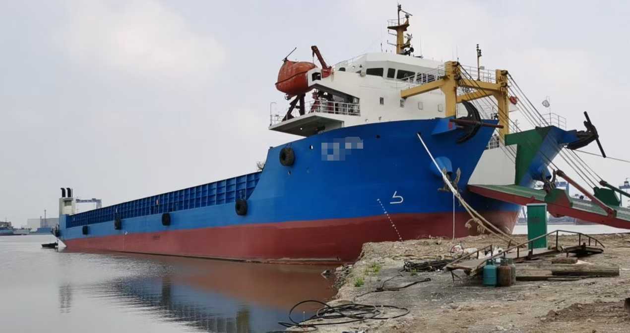 出售9200吨 甲板货船 前驾驶