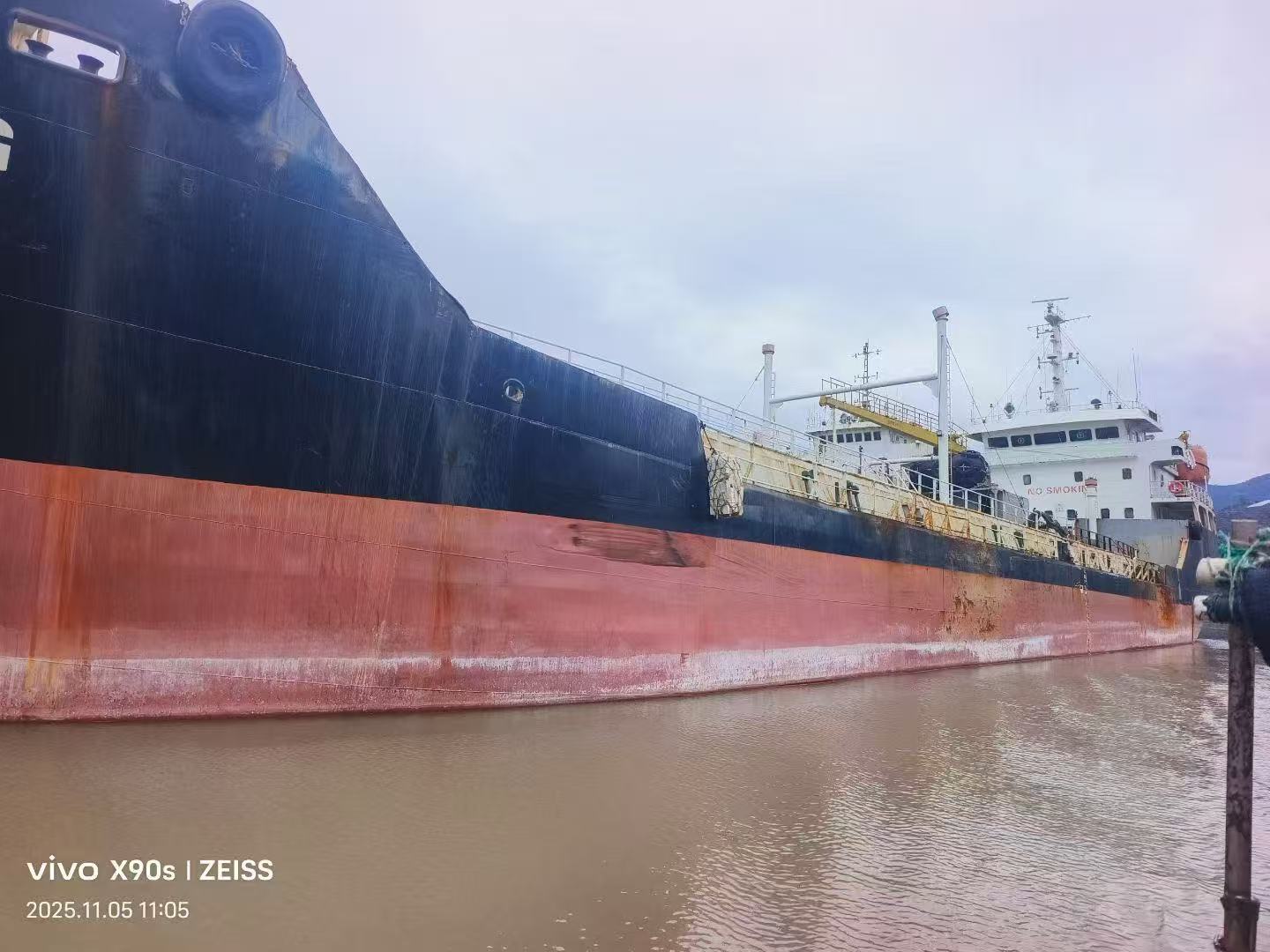 出售：3000吨外贸双壳油船  建造年份：2006-12-25 