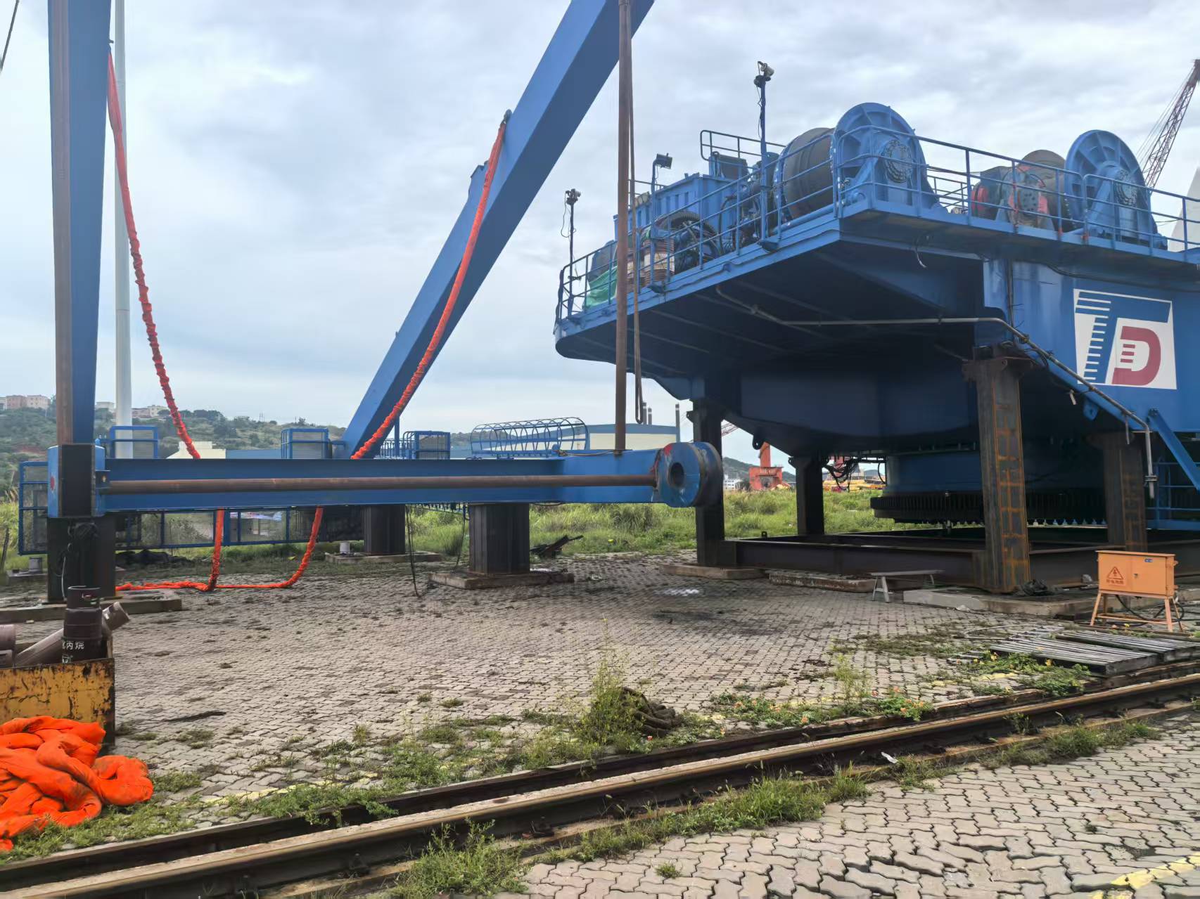 润邦制造600T海工吊机出售