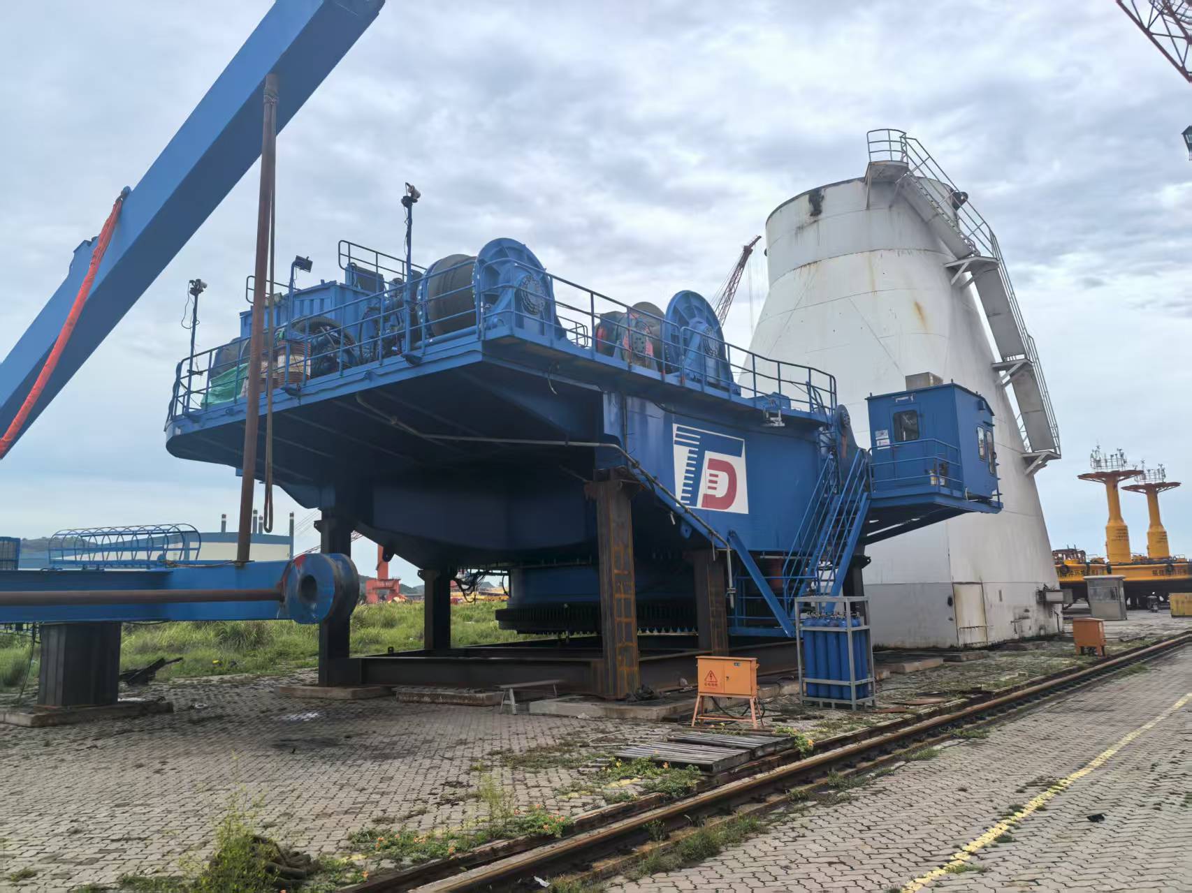 润邦制造600T海工吊机出售