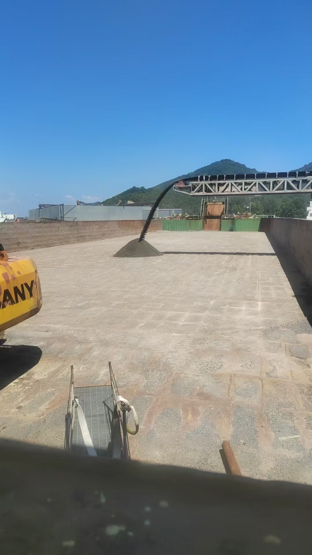 出售:后架:甲板驳2016年造9800多吨