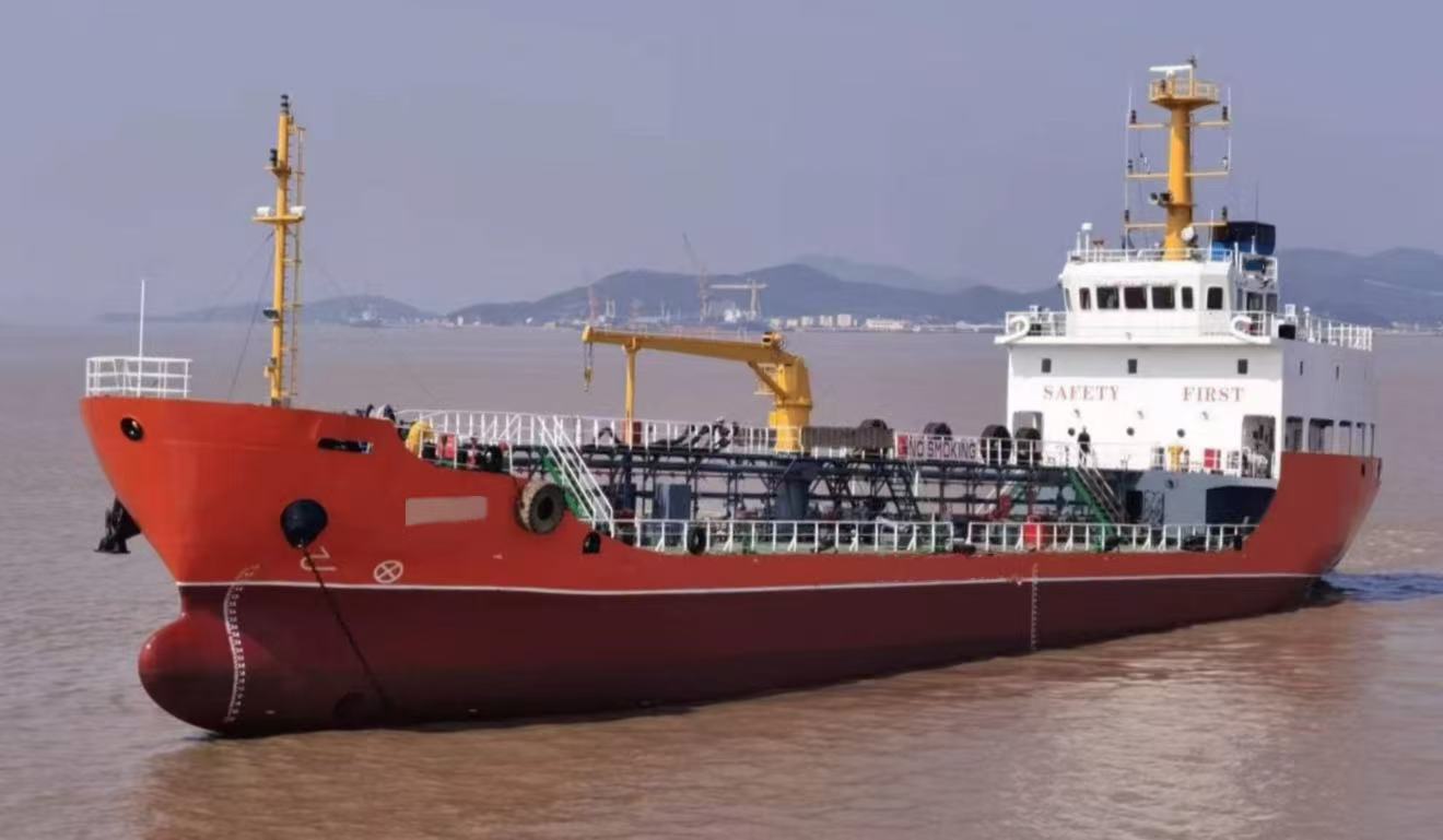 出售：1700吨双壳油船 （闪点>60℃) 建造年份：2011年04月