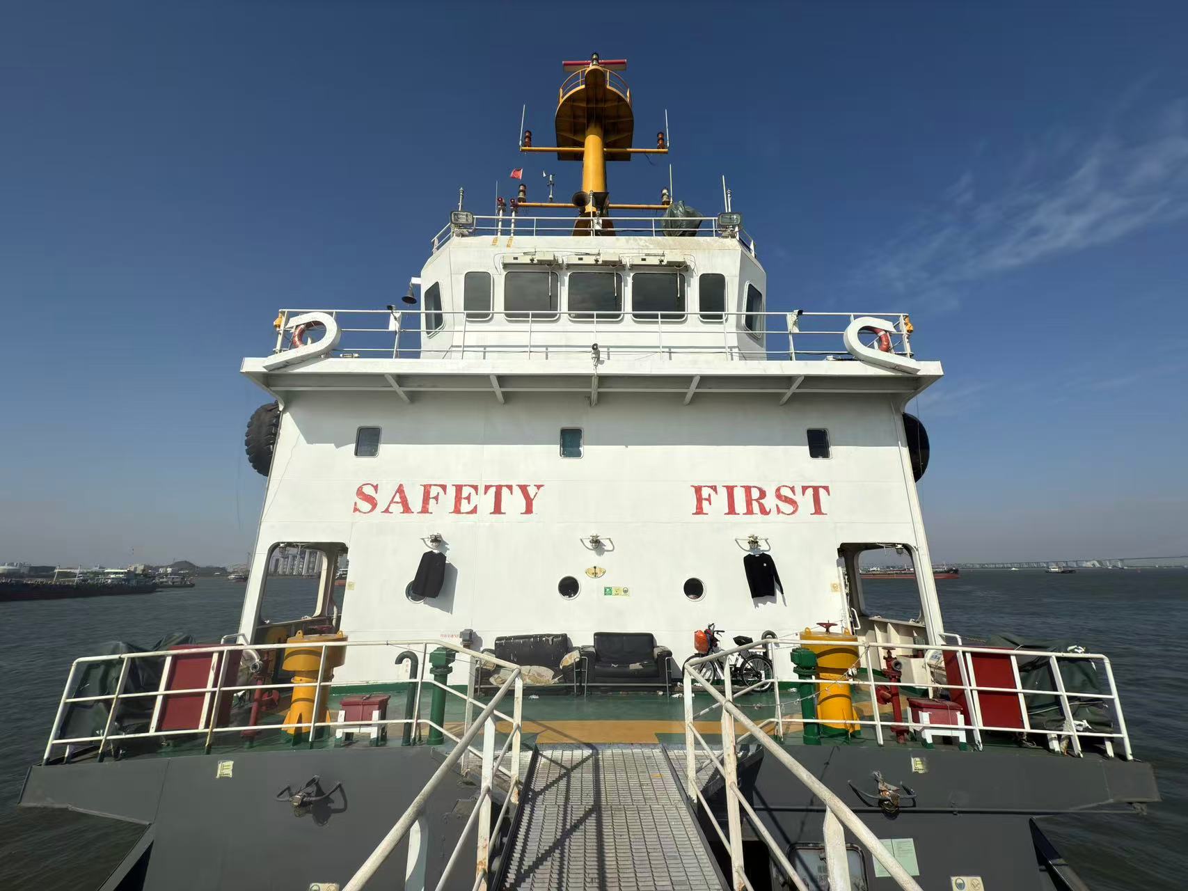 出售：1700吨双壳油船 （闪点>60℃) 建造年份：2011年04月