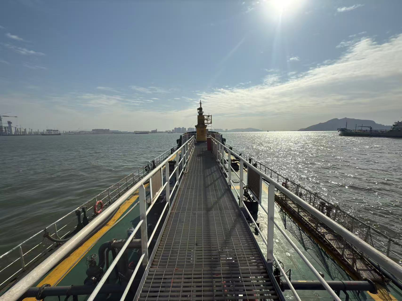 出售：1700吨双壳油船 （闪点>60℃) 建造年份：2011年04月