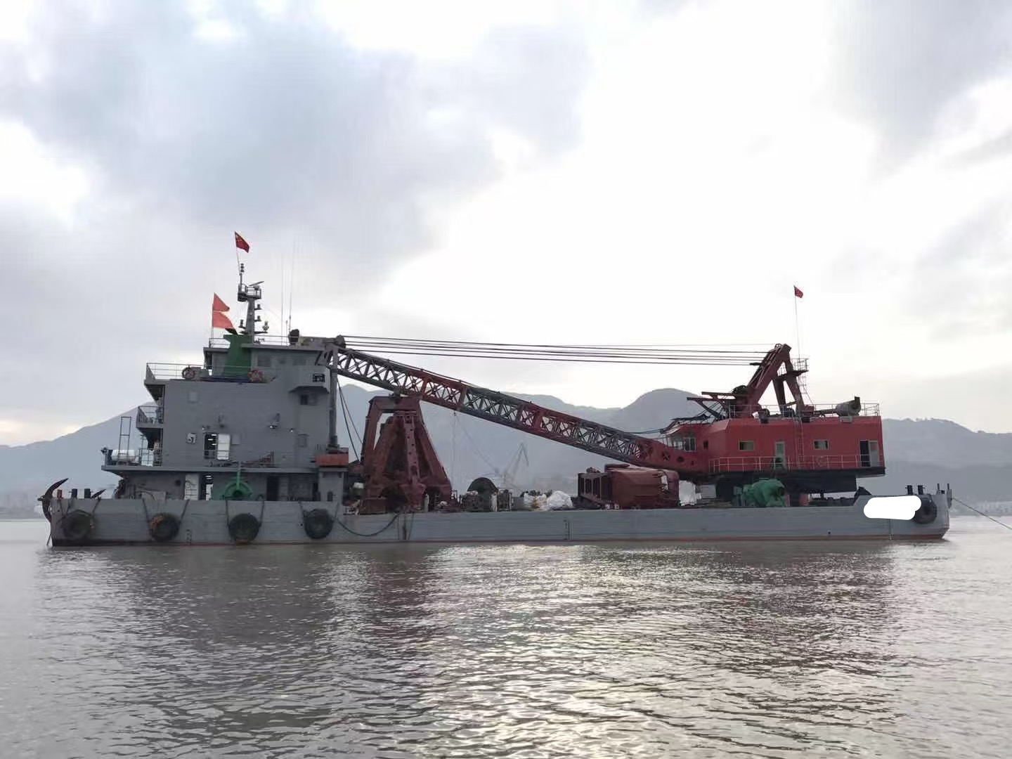 出售18方抓斗挖泥船2009年造