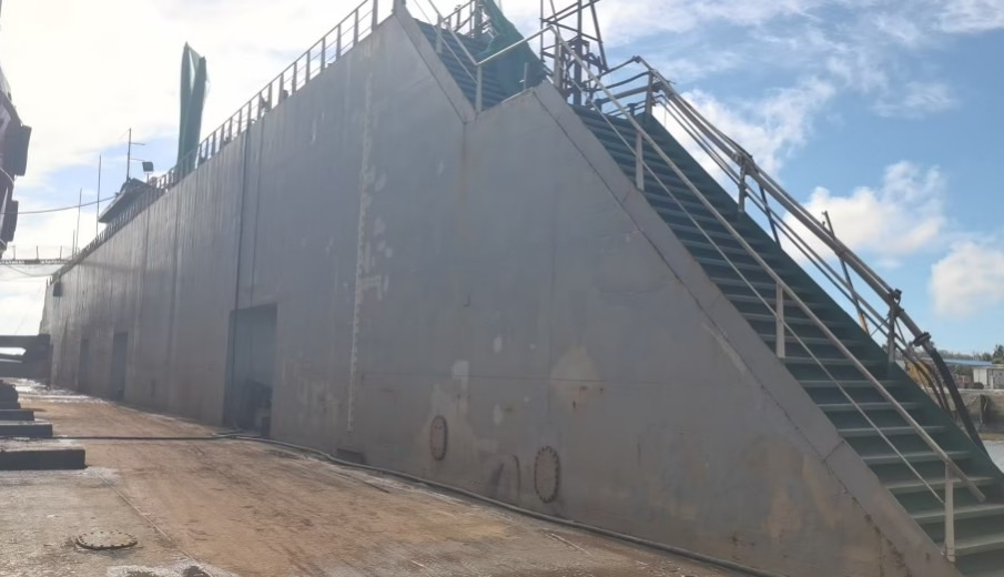 低价售5000吨浮船坞，沿海航区